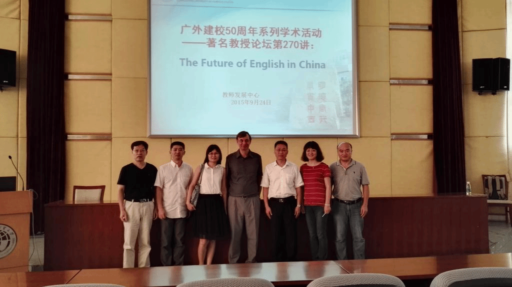 老师们与Bob Adamson合影留念